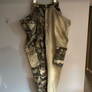 fashion nova brand new camo cargos.
